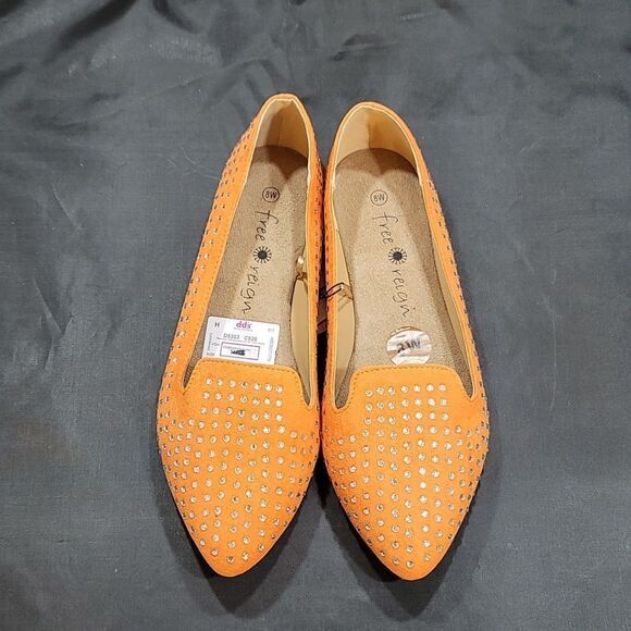 BRAND NEW FREE REIGN STUDDED ALMOND TOE FLAT SHOE - Picture 3 of 15